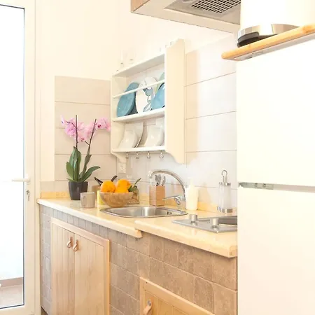 Cozy In 27 M² With Garden Balcony