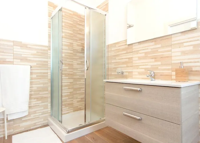 아파트 Cozy In 27 M² With Garden Balcony *