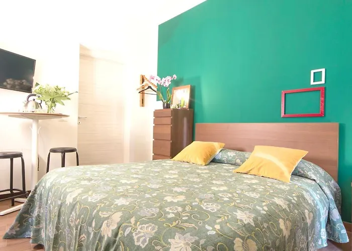 아파트 Cozy In 27 M² With Garden Balcony *